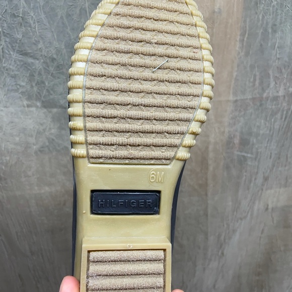 Tommy Hilfiger Snow Boots - Picture 4 of 9